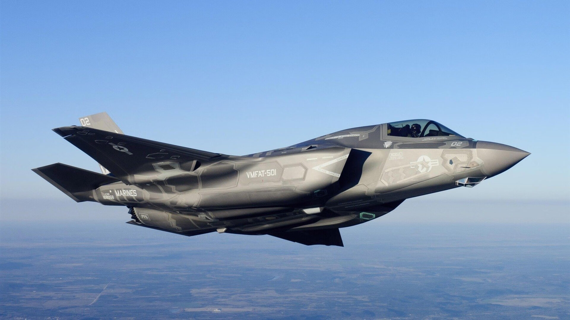 IM体育中国区官网-勒沃库森防线表现稳健，勒沃库森球员图片