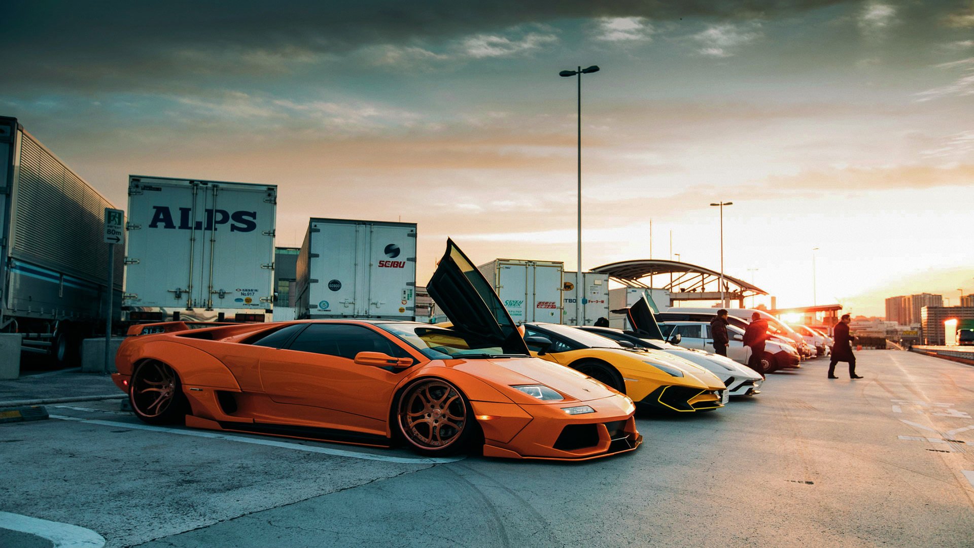 塔特的强力突破打破对方防线，袋鼠队获得致命反击机会