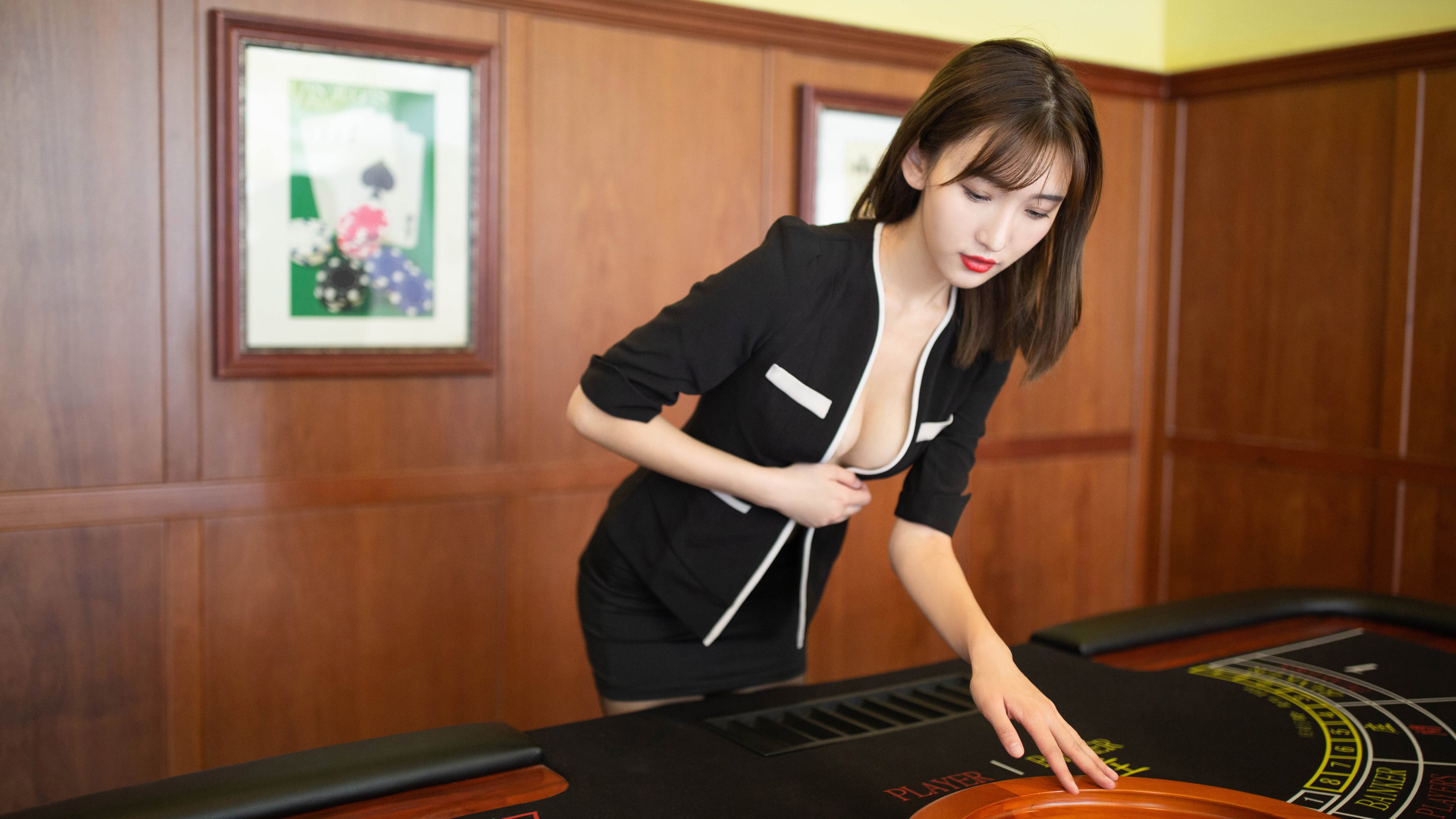 库里赛前热身三分十投十中状态神勇，库里参加三分球大赛